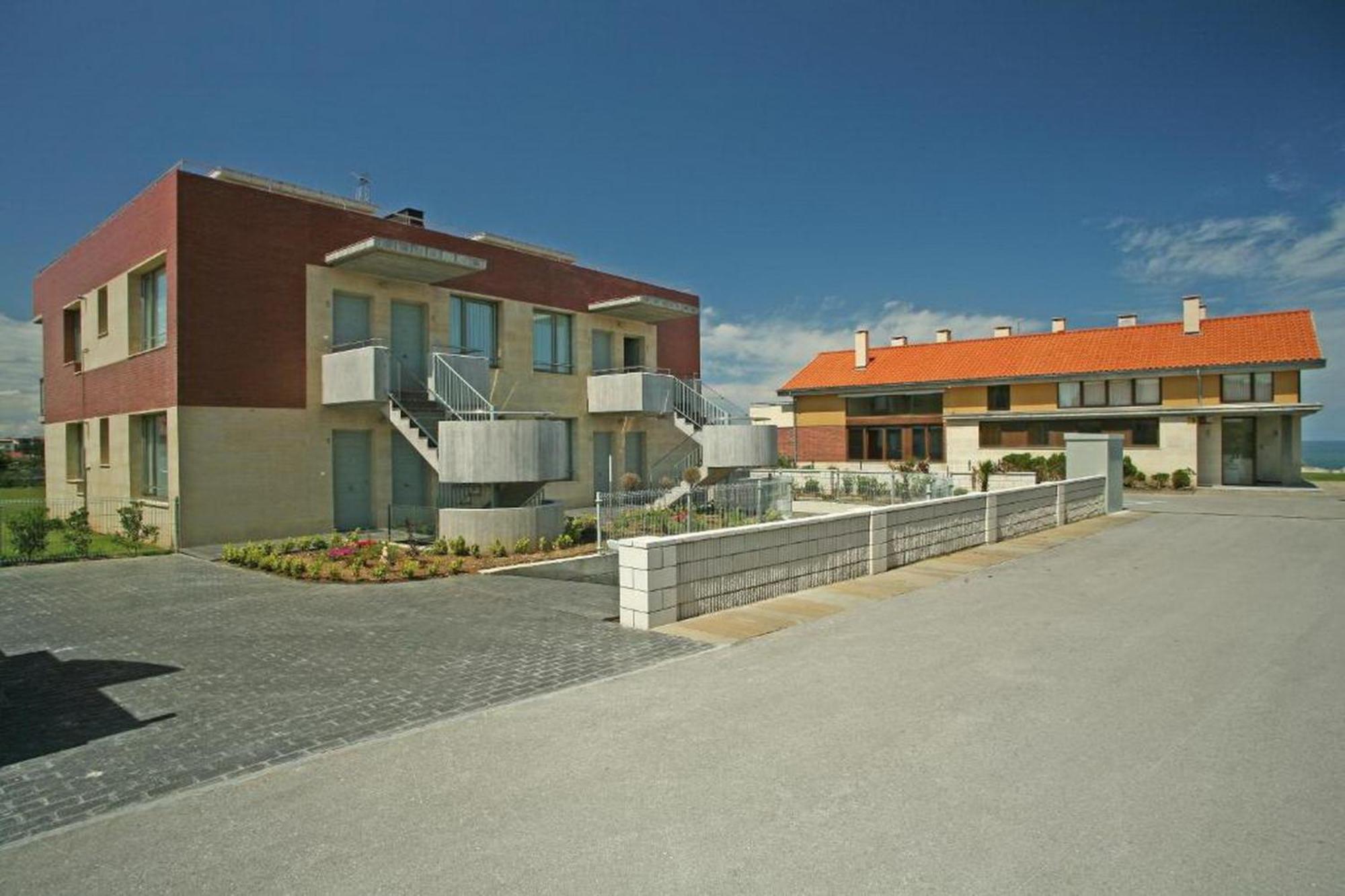 Apartamentos Playa De Portio Льенкрес Экстерьер фото